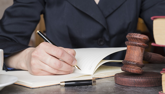Nouveautés : prorogation des délais et procédure écrite devant les cours et tribunaux